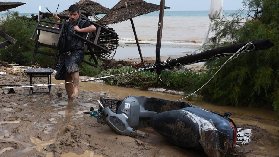 Četvoro mrtvih u poplavama u Grčkoj 2