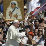 Papa proglasio Majku Terezu sveticom 6