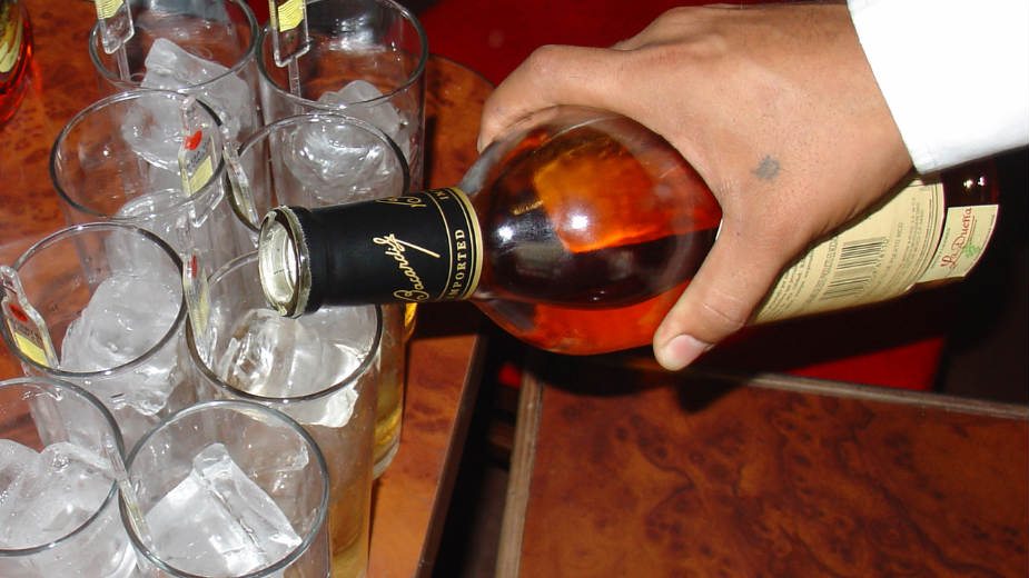 Sve više ljudi u svetu konzumira alkohol: Do 2030. Kinezi će prestići SAD 2