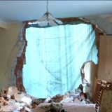 Školski autobus uleteo u kuću 1