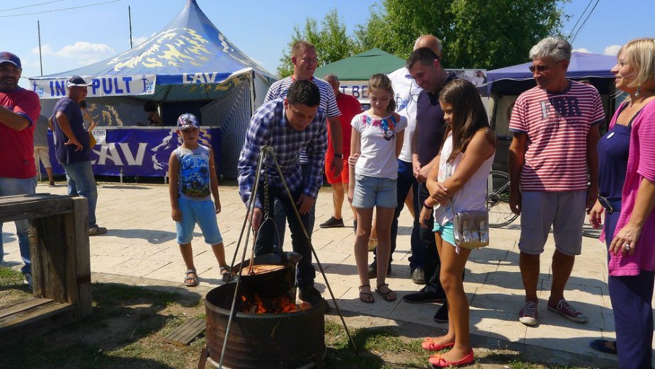 Održano takmičenje u pripremanju riblje čorbe na „Fish fest”- u 1