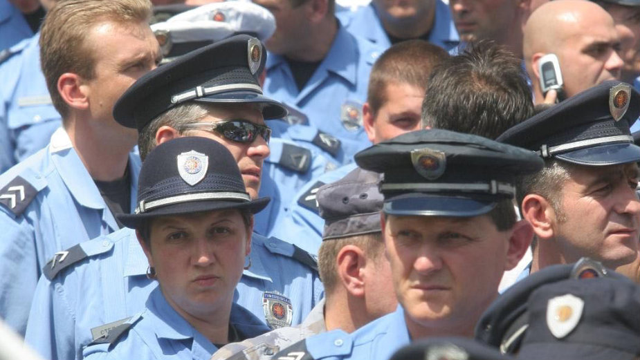 Čišćenje policije prljavim sredstvima 1