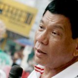 Duterte primorao radnicu na poljubac 11