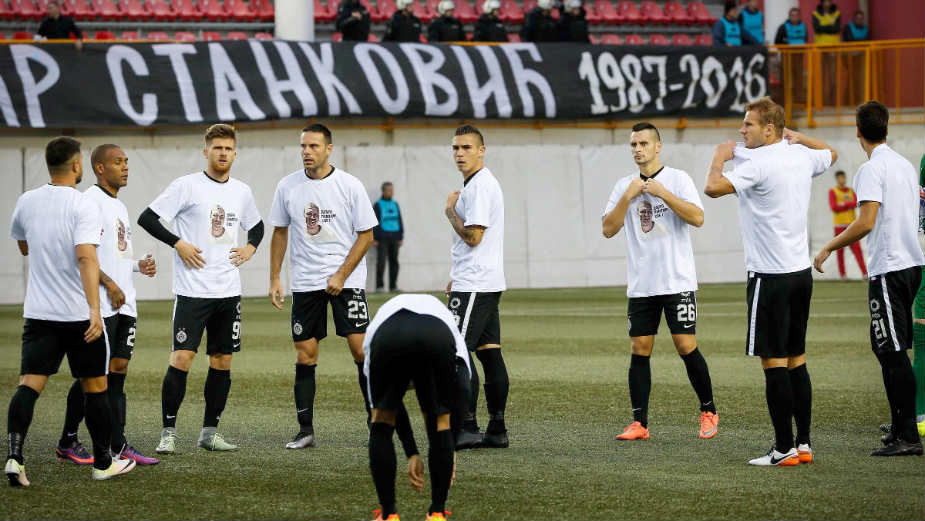 Majice "potamnele" pobedu 1