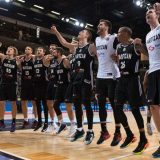 Ne znamo da "prelomimo" meč 10