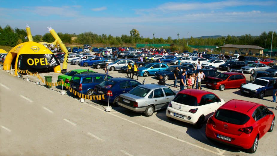 Skup ljubitelja Opel automobila na Adi Huji 1