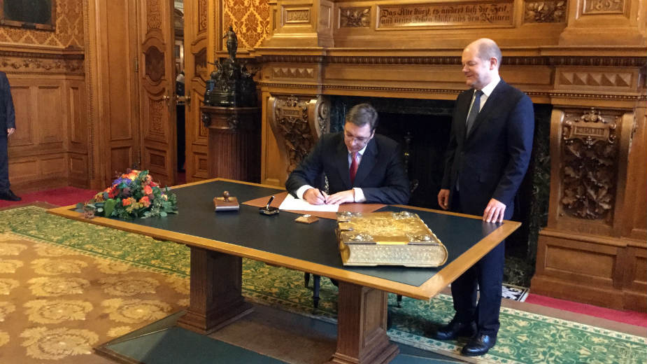 Vučić sa gradočelnikom Hamburga 1 Vučić sa gradočelnikom Hamburga 1