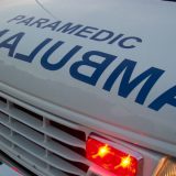 Mediji: Teretni voz naleteo na automobil, poginuo vozač 10