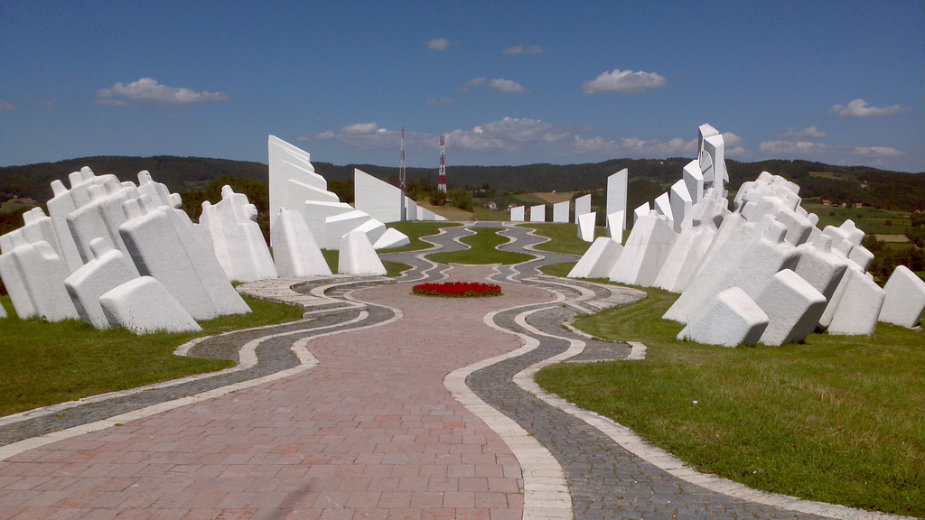 Zagrebački antifašisti na Kadinjači 1