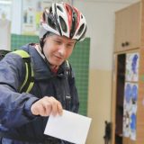 Neuspeo referendum ne sputava Orbana 8