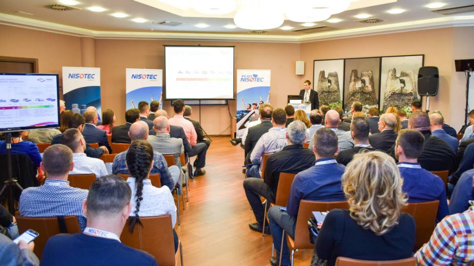 NIS okupio stručnjake iz oblasti ulja i maziva 1