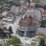 Pljušte optužbe i uvrede 11