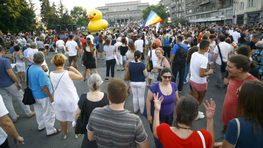 Vučić od Inicijative dobio presek uplata 1 Vučić od Inicijative dobio presek uplata 1