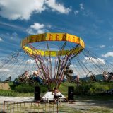 Srušio se ringišpil, četvoro dece lakše povređeno 13