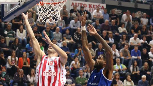 Simonović častio saigrače 1 Simonović častio saigrače 1