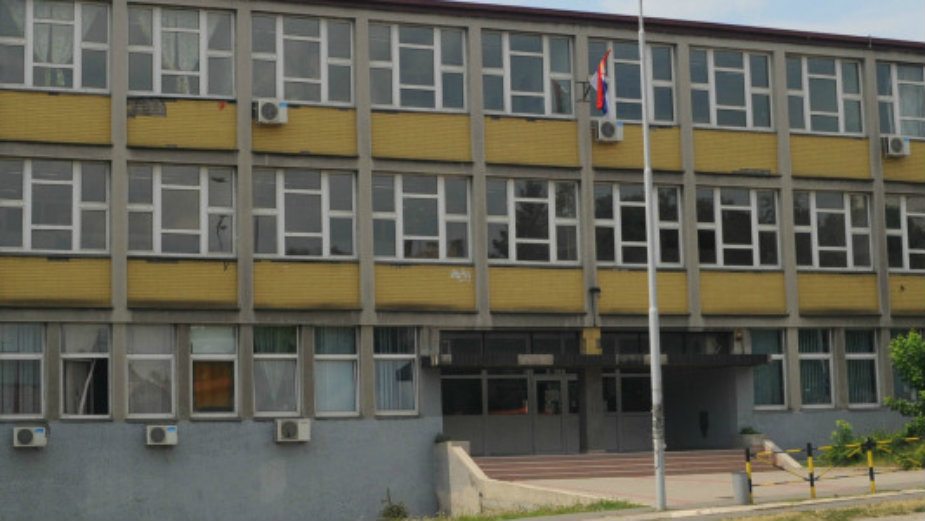 Napadnut učenik Škole za negu lepote 1