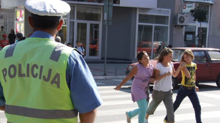 Dečak na lečenju, nadležni zatečeni 1