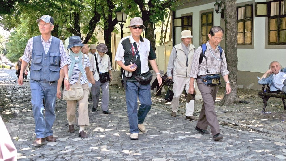 Domaći turisti u Vrnjačku banju, strani u Beograd 1