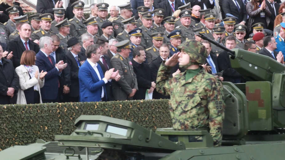 Vojska predstavila novo naoružanje u Novom Sadu 1