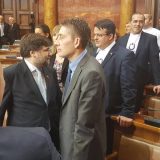 Vlast polako ukida parlament 10