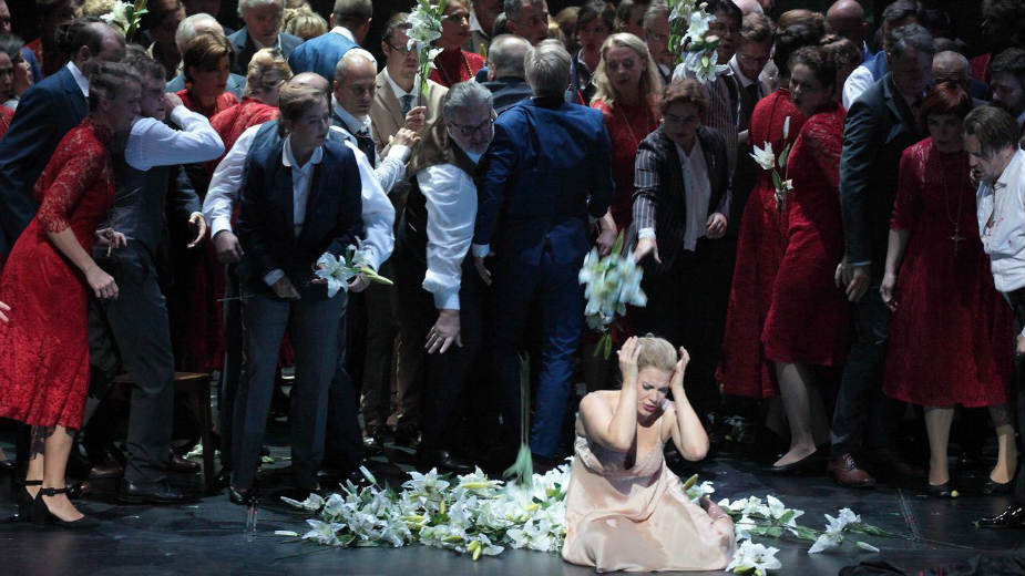 Grandiozna kulisa ljudskih tragedija 1