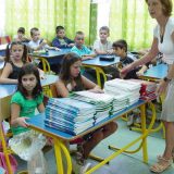 Plate prosvetara i dalje ispod republičkog proseka 12