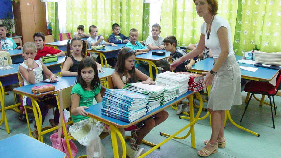 Plate prosvetara i dalje ispod republičkog proseka 1