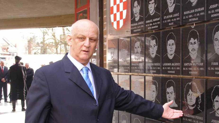 Optužnice prete i generalima Krstičeviću i Kotromanoviću? 1 Optužnice prete i generalima Krstičeviću i Kotromanoviću? 1