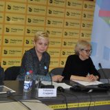 Trećina građana zainteresovana za politiku 8