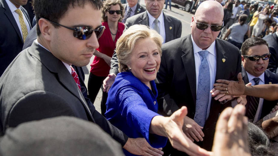 Klinton: Poraz boli ali sarađivaću sa Trampom 1