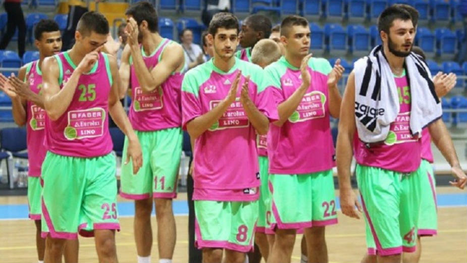 Mega poražena u Francuskoj 1