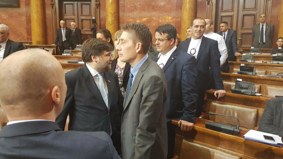 "Krivi" različiti aršini prema poslanicima 1 "Krivi" različiti aršini prema poslanicima 1