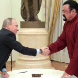 Vladimir Putin predao ruski pasoš Stivenu Sigalu 12