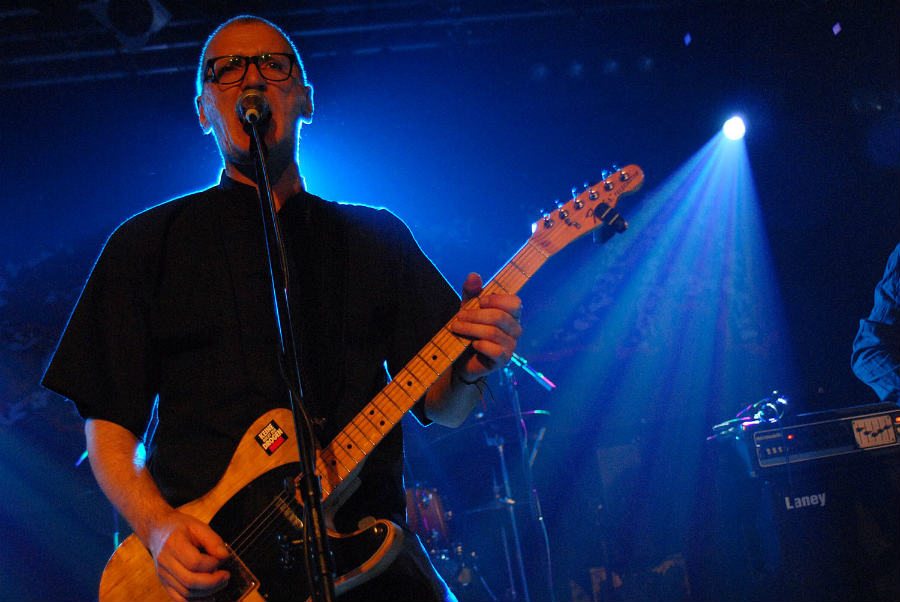 Električni orgazam razvalio Dom omladine 5