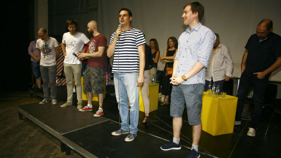 Satiričari na spisku "NATO pudlica" 1