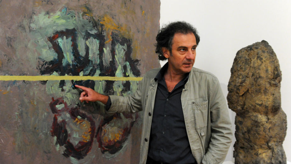 Raspeće između oznake i označenog 1