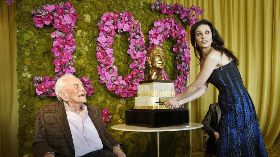 Kirk Daglas proslavio 100. rođendan 1