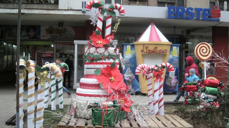 Ulična dekoracija od materijala za reciklažu 1 Ulična dekoracija od materijala za reciklažu 1