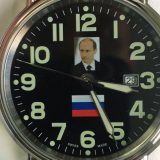 Predsednik poslao Vučićeviću sat sa likom Putina 2