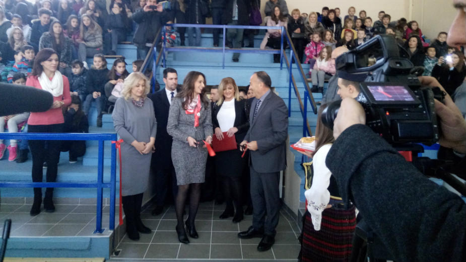 Ministri na otvaranju sportske sale u Kraljevu 1