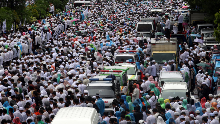 Masovni protesti zbog "bogohuljenja" 1