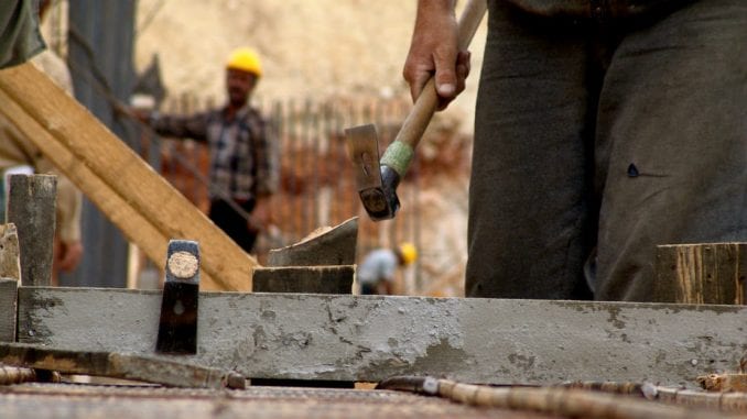 A worker (30) who fell on a construction site in Novi Sad died 3