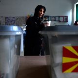 Američki ambasador deli poslaničke mandate 12