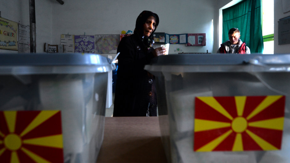 Američki ambasador deli poslaničke mandate 1