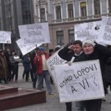 Protesti dok se problem na reši 12