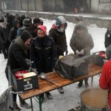 Vlada upire prstom u NVO dok se ljudi smrzavaju 3