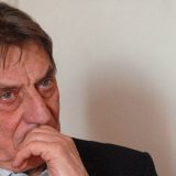 Zašto ponavljamo iste reči i iste slogane? 14