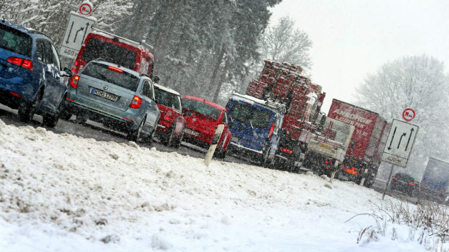 Kakvo je stanje na putevima usled snega: Detaljan spisak saobraćajnica na kojima treba obratiti pažnju 1