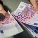 Građani Srbije duguju najmanje u regionu: svaki čovek po 1.000 evra 12