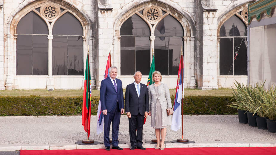 Nikolić i De Soza razmenili ordenje 1